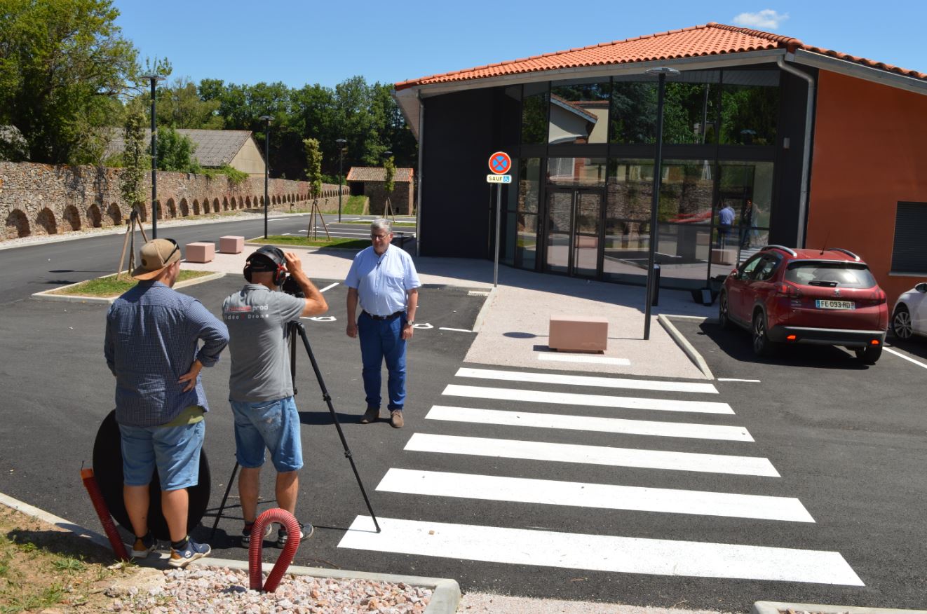 Interview du Docteur Véran devant la MSP de Camarès