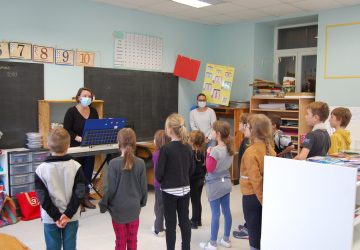 Premier rassemblement inter-écoles (février 2020) avant la crise sanitaire avec les artistes de la Compagnie Rassegna,